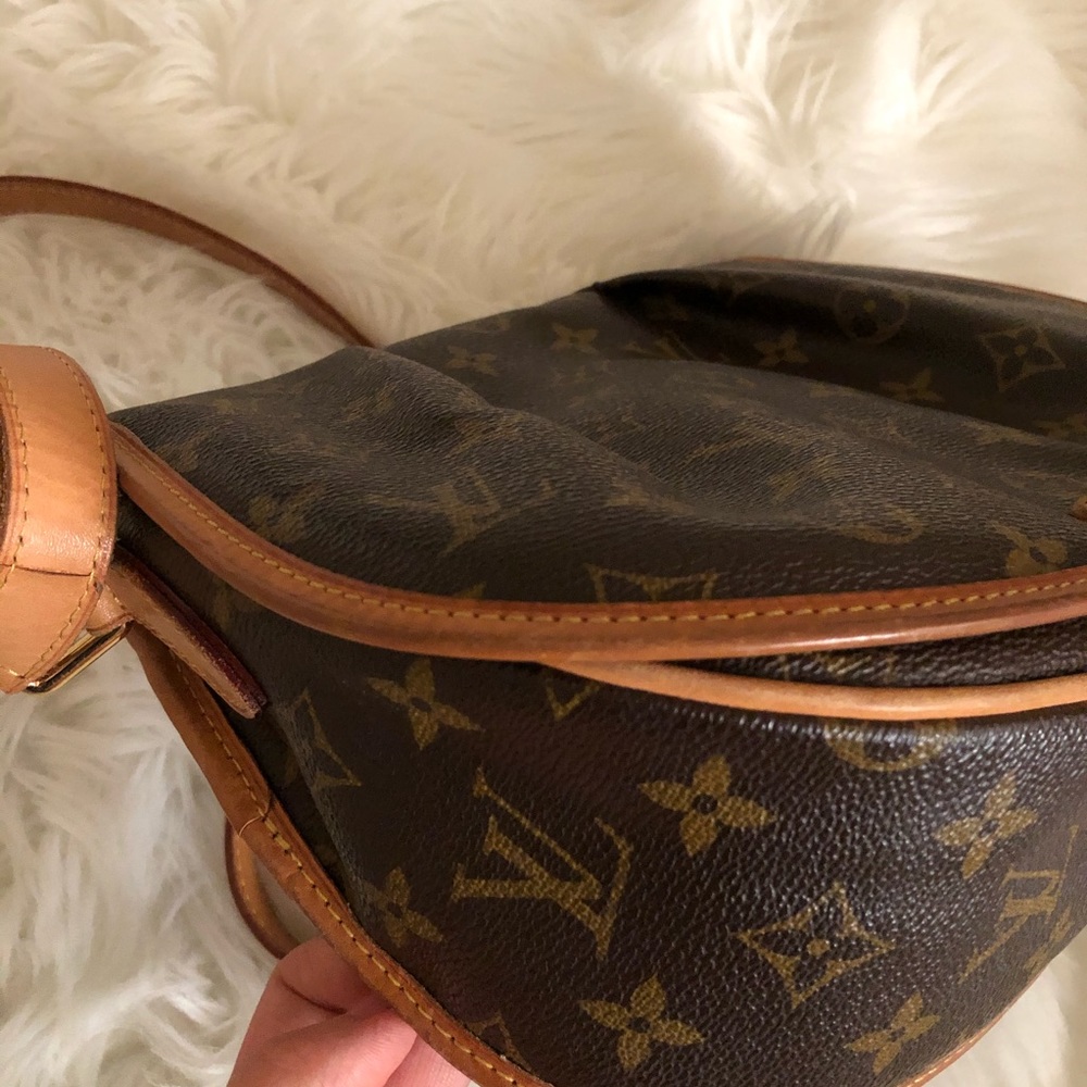 Louis Vuitton Menilmontant PM Monogram Strap Bag - Picture 9 of 16